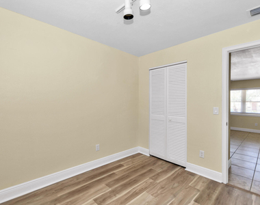558 Oxford Avenue - Photo Thumbnail 26