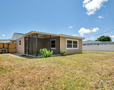 558 Oxford Avenue - Photo Thumbnail 35