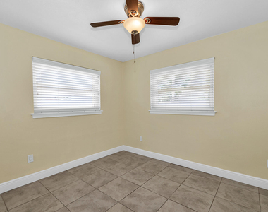 558 Oxford Avenue - Photo Thumbnail 23