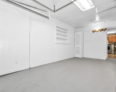 558 Oxford Avenue - Photo Thumbnail 37