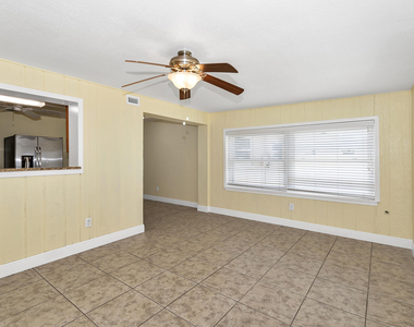 558 Oxford Avenue - Photo Thumbnail 14