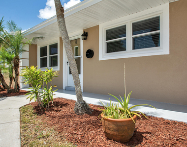 558 Oxford Avenue - Photo Thumbnail 1