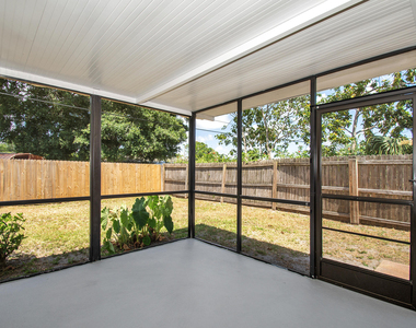 558 Oxford Avenue - Photo Thumbnail 32