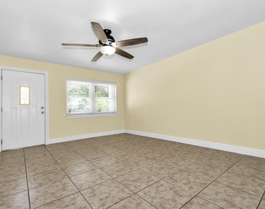 558 Oxford Avenue - Photo Thumbnail 10