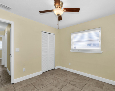 558 Oxford Avenue - Photo Thumbnail 24