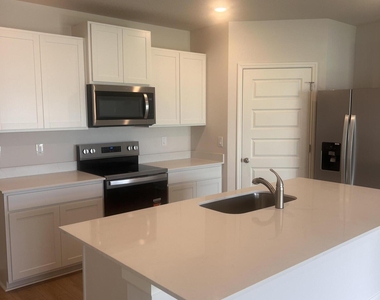 1684 Garabaldi Circle Se - Photo Thumbnail 3