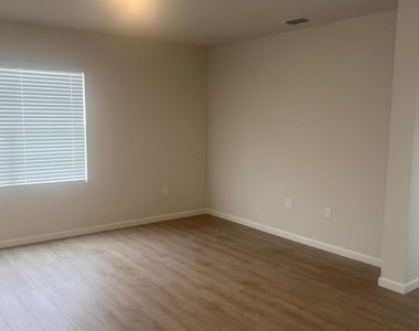 1684 Garabaldi Circle Se - Photo Thumbnail 5