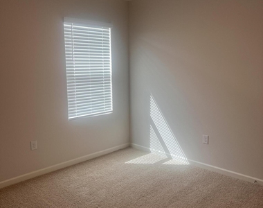 1684 Garabaldi Circle Se - Photo Thumbnail 9