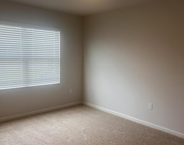 1684 Garabaldi Circle Se - Photo Thumbnail 8