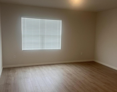 1684 Garabaldi Circle Se - Photo Thumbnail 6