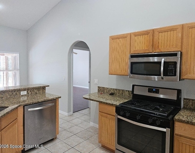 911 Wood Creek Drive - Photo Thumbnail 4