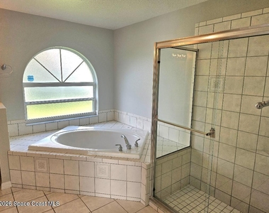 911 Wood Creek Drive - Photo Thumbnail 11