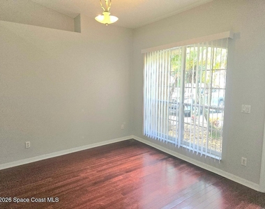 911 Wood Creek Drive - Photo Thumbnail 7