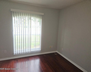 911 Wood Creek Drive - Photo Thumbnail 12
