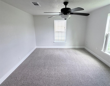 301 N Avenue C - Photo Thumbnail 14