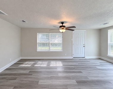 301 N Avenue C - Photo Thumbnail 16