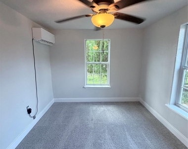 301 N Avenue C - Photo Thumbnail 7