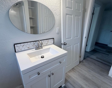 301 N Avenue C - Photo Thumbnail 12