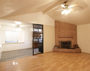8419 Roos Road - Photo Thumbnail 6