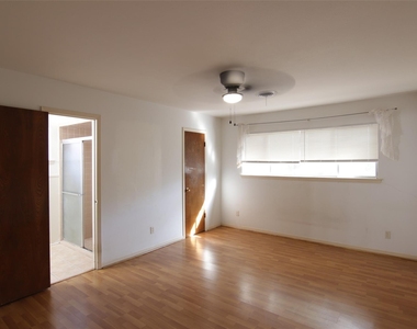 8419 Roos Road - Photo Thumbnail 12
