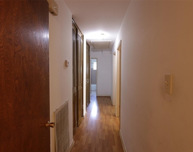 8419 Roos Road - Photo Thumbnail 11