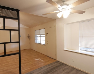 8419 Roos Road - Photo Thumbnail 8