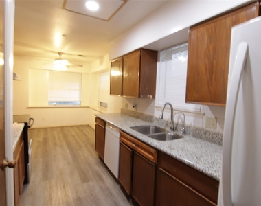 8419 Roos Road - Photo Thumbnail 10