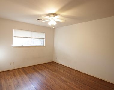 8419 Roos Road - Photo Thumbnail 17