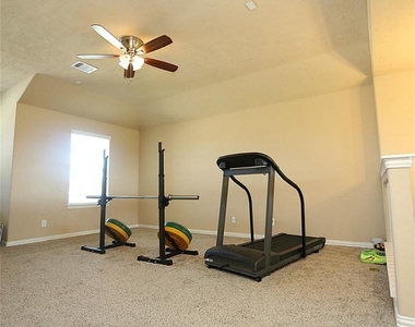 2710 Diamond Vista Lane - Photo Thumbnail 13