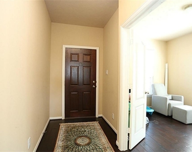 2710 Diamond Vista Lane - Photo Thumbnail 2