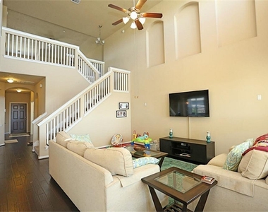 2710 Diamond Vista Lane - Photo Thumbnail 4