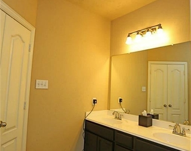 2710 Diamond Vista Lane - Photo Thumbnail 11