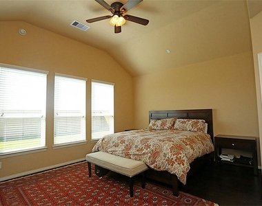 2710 Diamond Vista Lane - Photo Thumbnail 9
