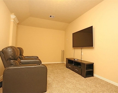 2710 Diamond Vista Lane - Photo Thumbnail 22