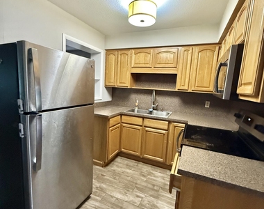 974 Poinsetta Street - Photo Thumbnail 2