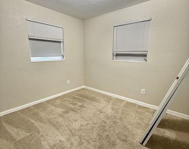 974 Poinsetta Street - Photo Thumbnail 15