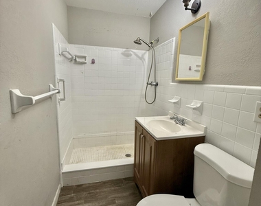 974 Poinsetta Street - Photo Thumbnail 8