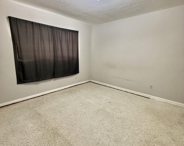 974 Poinsetta Street - Photo Thumbnail 6
