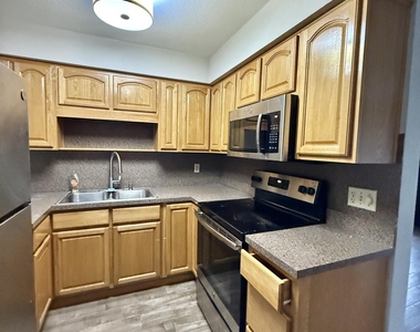 974 Poinsetta Street - Photo Thumbnail 4