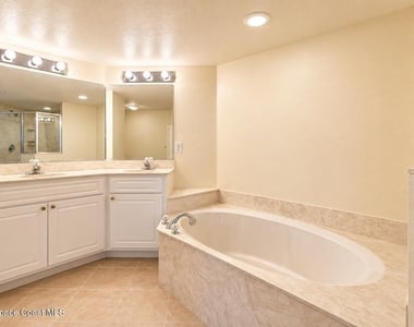 768 Lago Drive - Photo Thumbnail 4