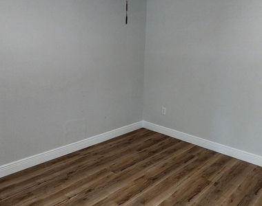 924 Kings Post Road - Photo Thumbnail 6