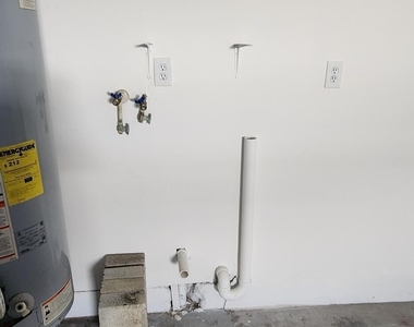 924 Kings Post Road - Photo Thumbnail 12