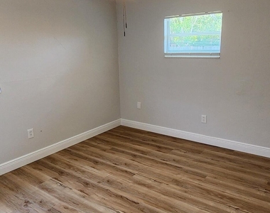 924 Kings Post Road - Photo Thumbnail 20