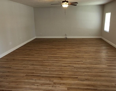 924 Kings Post Road - Photo Thumbnail 2