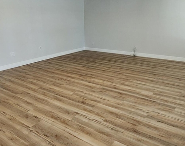924 Kings Post Road - Photo Thumbnail 3
