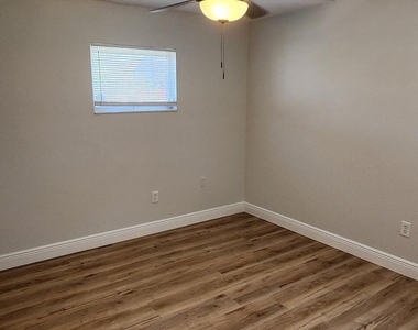 924 Kings Post Road - Photo Thumbnail 19