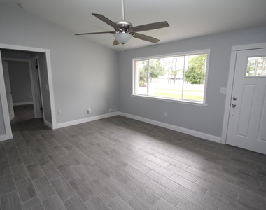 943 Dateland Road Se - Photo Thumbnail 3