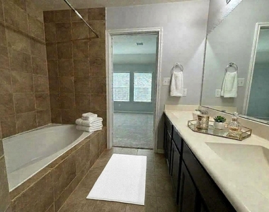 8415 Sunset Loch Drive - Photo Thumbnail 10