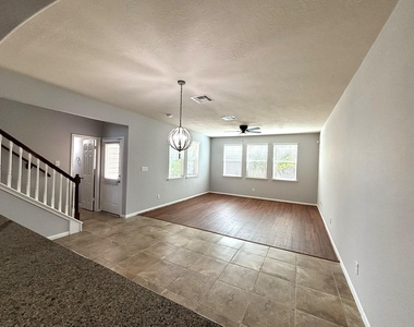 8415 Sunset Loch Drive - Photo Thumbnail 15