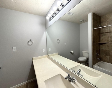 8415 Sunset Loch Drive - Photo Thumbnail 18